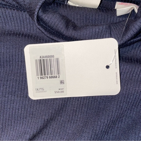 NWT Levi’s Navy Long Sleeve Ribbed Turtle Neck Top - Picture 3 of 3